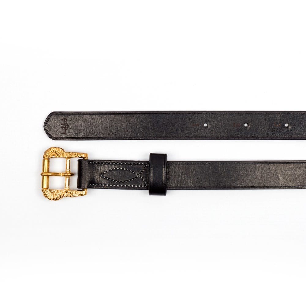 Baroque stirrup leathers in black leather with golden Cortesia buckles at Picadera