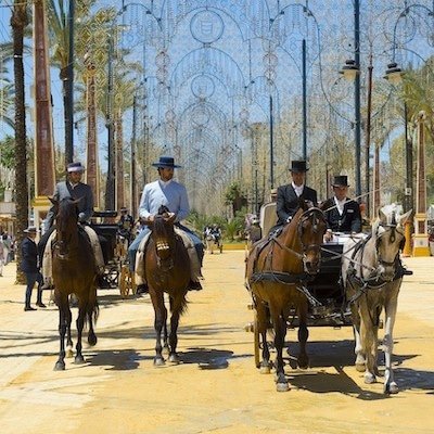 Kutschen beim Pferdefest Feria del Caballo in Jerez